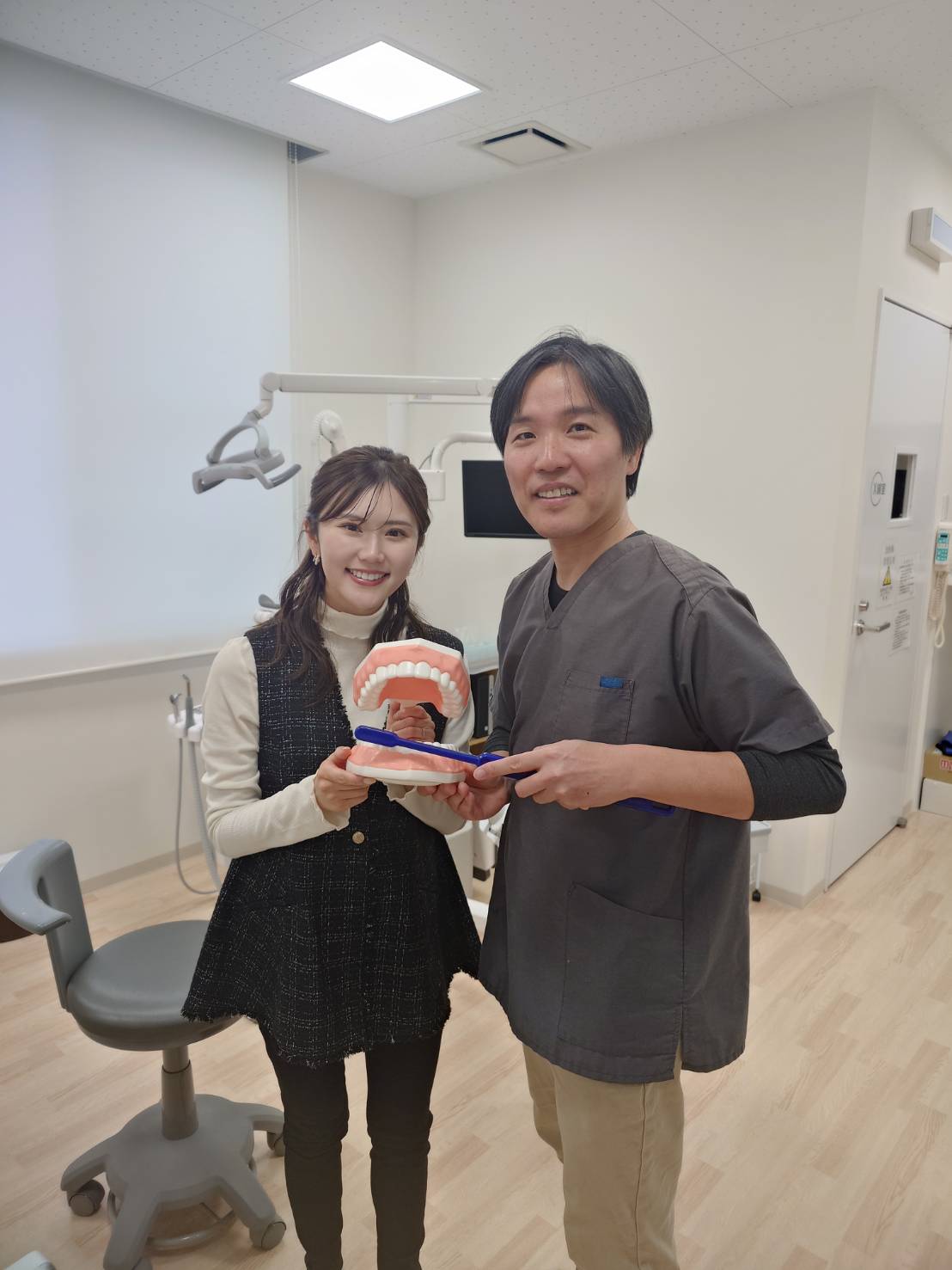 竹下歯科の院長がCM撮影した様子です。